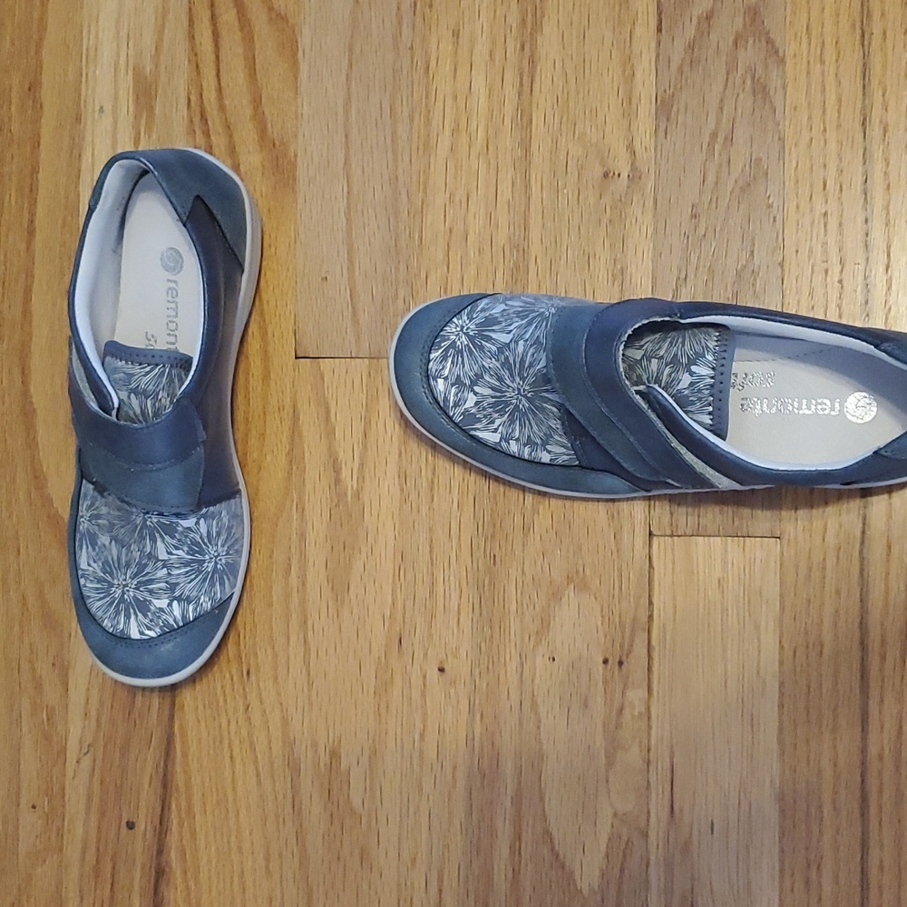Remonte slip on blue shoes with velcro